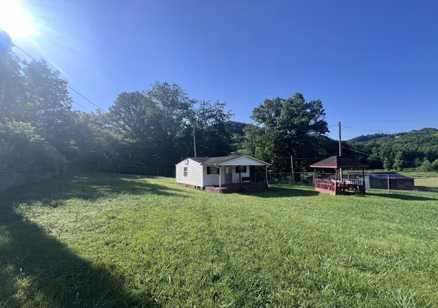 Photo 4 of Single family home for sale at 122 Blue Holw Rd, Frakes, KY 40940 | MLS# 26023955 | Listing updated on 2026-09-01