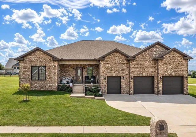 Photo 1 of Single family home for sale at 202 Wedgewood Cir, Paris, KY 40361 | MLS# 26024000 | Listing updated on 2026-09-20