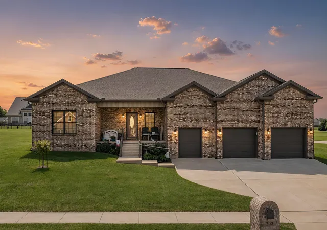 Photo 2 of Single family home for sale at 202 Wedgewood Cir, Paris, KY 40361 | MLS# 26024000 | Listing updated on 2026-09-20