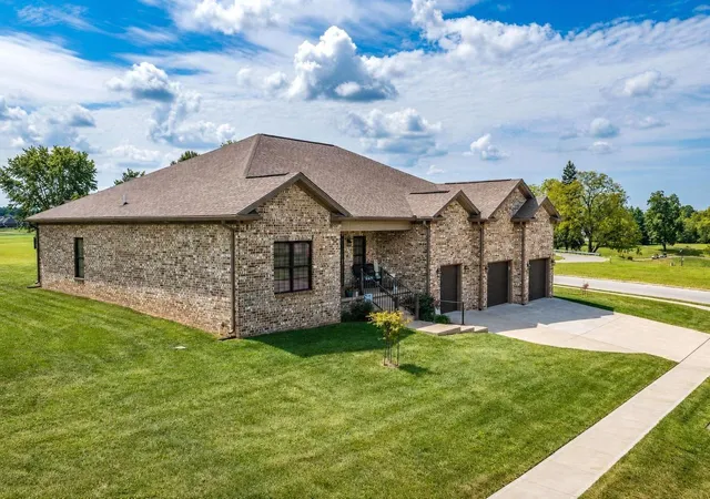 Photo 3 of Single family home for sale at 202 Wedgewood Cir, Paris, KY 40361 | MLS# 26024000 | Listing updated on 2026-09-20