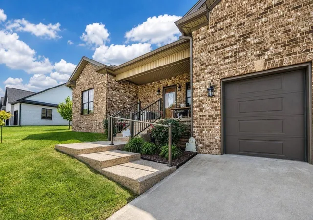 Photo 3 of Single family home for sale at 202 Wedgewood Cir, Paris, KY 40361 | MLS# 26024000 | Listing updated on 2026-09-20