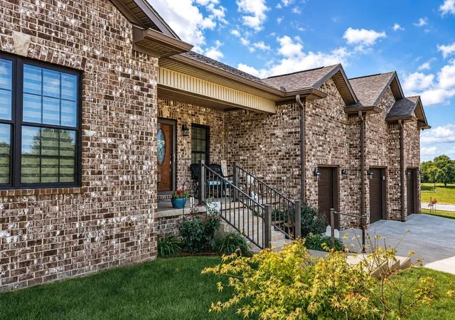 Photo 4 of Single family home for sale at 202 Wedgewood Cir, Paris, KY 40361 | MLS# 26024000 | Listing updated on 2026-09-20