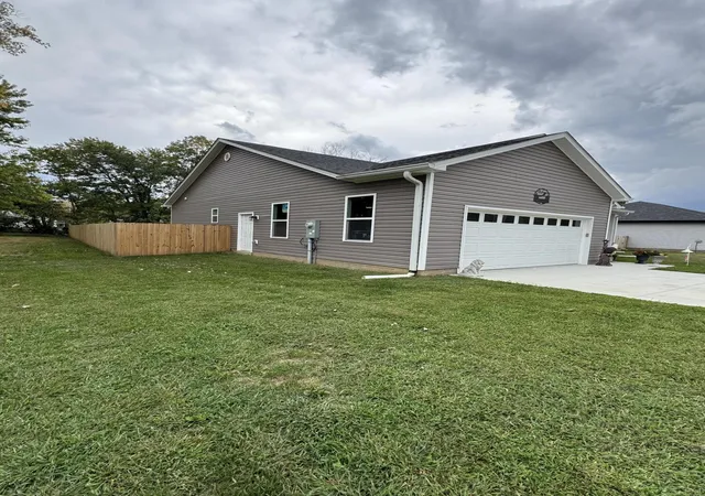 Photo 3 of Single family home for sale at 42 Hidden Ct, Danville, KY 40422 | MLS# 26024183 | Listing updated on 2026-10-14