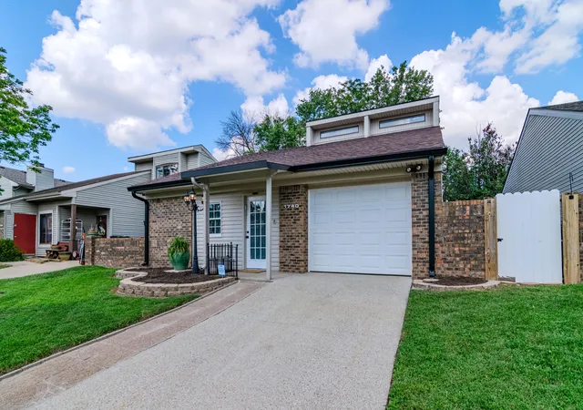 Photo 2 of Sale Pending at 1740 Prairie Cir, Lexington, KY 40515 | MLS# 26024112 | Listing updated on 2026-10-20