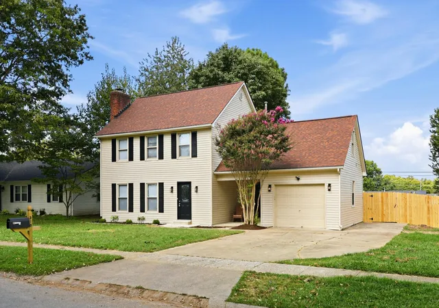 Photo 2 of Single family home for sale at 510 Sheffield Dr, Versailles, KY 40383 | MLS# 26023980 | Listing updated on 2026-09-01