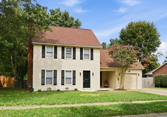 Photo 2 of Single family home for sale at 510 Sheffield Dr, Versailles, KY 40383 | MLS# 26023980 | Listing updated on 2026-09-01