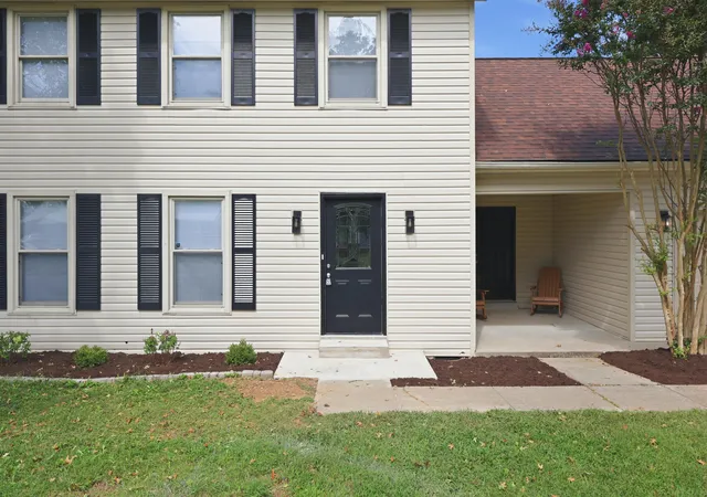 Photo 3 of Single family home for sale at 510 Sheffield Dr, Versailles, KY 40383 | MLS# 26023980 | Listing updated on 2026-09-01