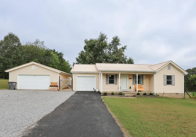 Photo 1 of Sale Pending at 2935 Aubrey Dr, Paducah, KY 42003 | MLS# 26026116 | Listing updated on 2026-10-22
