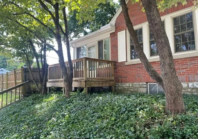 Photo 3 of Sale Pending at 101 Romany Rd, Lexington, KY 40502 | MLS# 26023993 | Listing updated on 2026-09-15