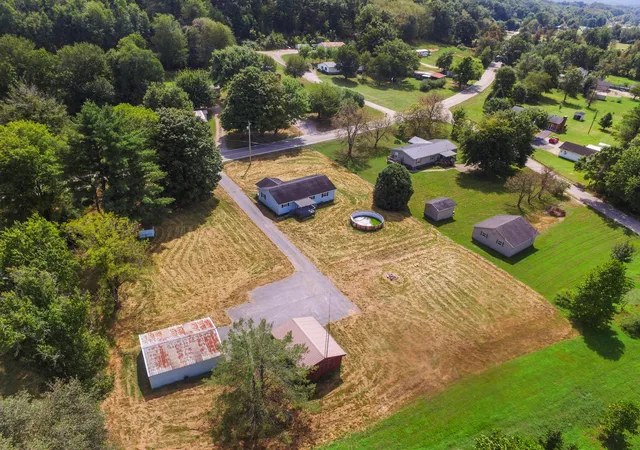 Photo 3 of Single family home for sale at 625 Ky 213, Jeffersonville, KY 40337 | MLS# 26023984 | Listing updated on 2026-09-19
