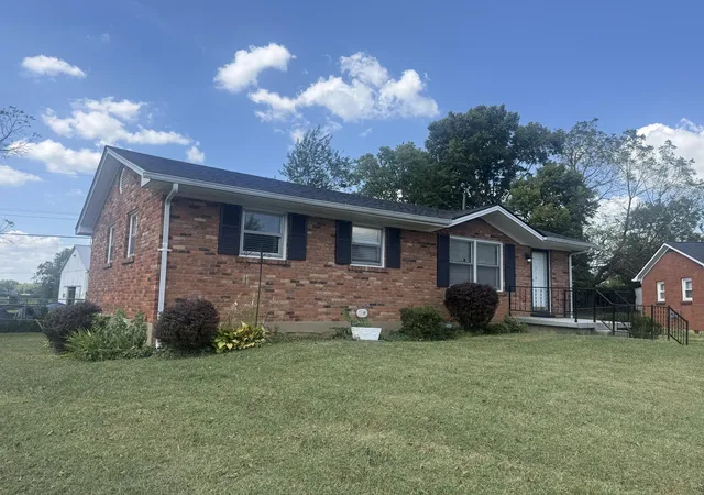 Photo 1 of Single family home for sale at 710 Dunes Cir, Lexington, KY 40505 | MLS# 26024013 | Listing updated on 2026-10-20