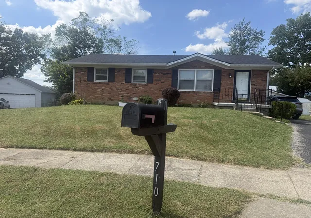 Photo 3 of Single family home for sale at 710 Dunes Cir, Lexington, KY 40505 | MLS# 26024013 | Listing updated on 2026-10-20