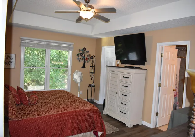 Photo 2 of Single family home for sale at 1875 Creekview Dr, Paducah, KY 42003 | MLS# 26024170 | Listing updated on 2026-09-03