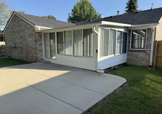Photo 2 of Single family home for sale at 329 Stonegate Way, Lexington, KY 40503 | MLS# 26024034 | Listing updated on 2026-09-11
