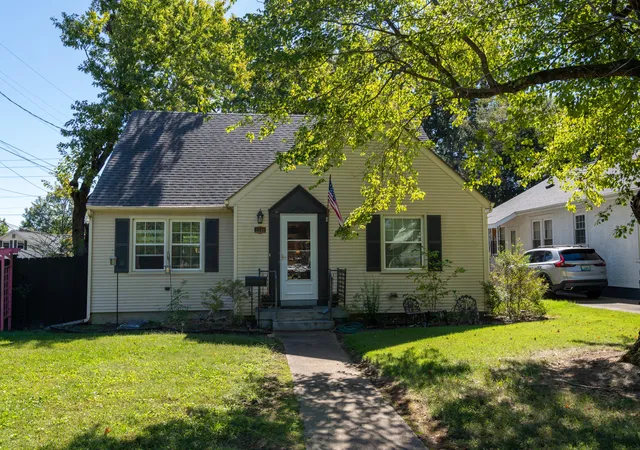 Photo 1 of Sale Pending at 3200 Monroe St, Paducah, KY 42001 | MLS# 26027715 | Listing updated on 2026-10-10