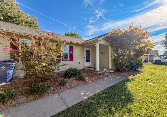 Photo 2 of Single family home for sale at 465 W Coleman Rd, Science Hill, KY 42553 | MLS# 26024004 | Listing updated on 2026-09-24