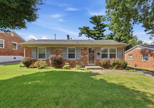 Photo 1 of Sale Pending at 2157 Azalea Dr, Lexington, KY 40504 | MLS# 26024463 | Listing updated on 2026-10-13