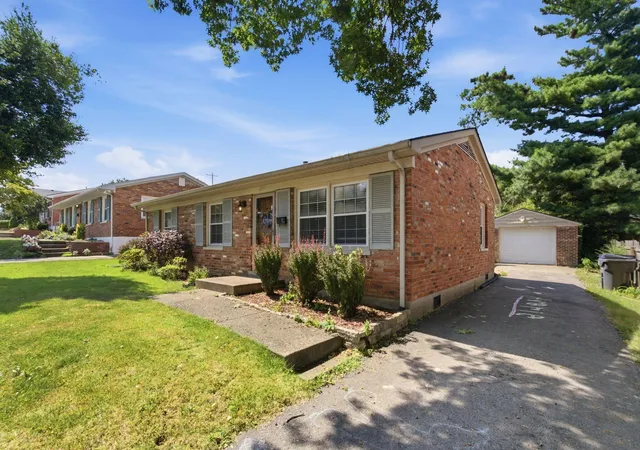 Photo 2 of Sale Pending at 2157 Azalea Dr, Lexington, KY 40504 | MLS# 26024463 | Listing updated on 2026-10-13
