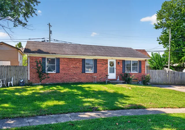 Photo 1 of Single family home for sale at 916 Hickory Hl Dr, Nicholasville, KY 40356 | MLS# 26024008 | Listing updated on 2026-10-23