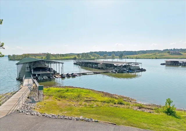 Listing Photo 2 - Condo for sale in building located at 572 Moon Bay Dr, Kuttawa, KY 42055 - Unit #5