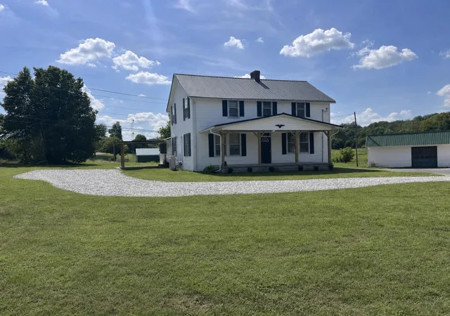 Photo 2 of Single family home for sale at 11304 Irvine Rd, Winchester, KY 40391 | MLS# 26024178 | Listing updated on 2026-09-03