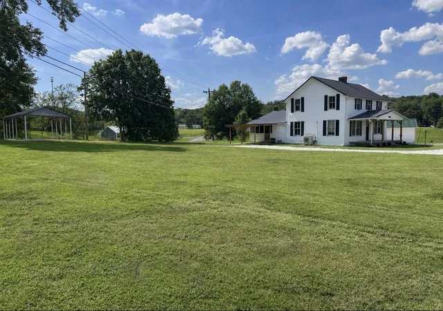 Photo 3 of Sale Pending at 11304 Irvine Rd, Winchester, KY 40391 | MLS# 26024178 | Listing updated on 2026-10-21