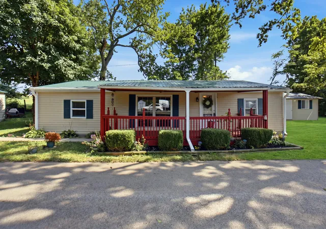 Photo 2 of Sale Pending at 1418 Old Railroad Rd, Nicholasville, KY 40356 | MLS# 26024044 | Listing updated on 2026-09-05