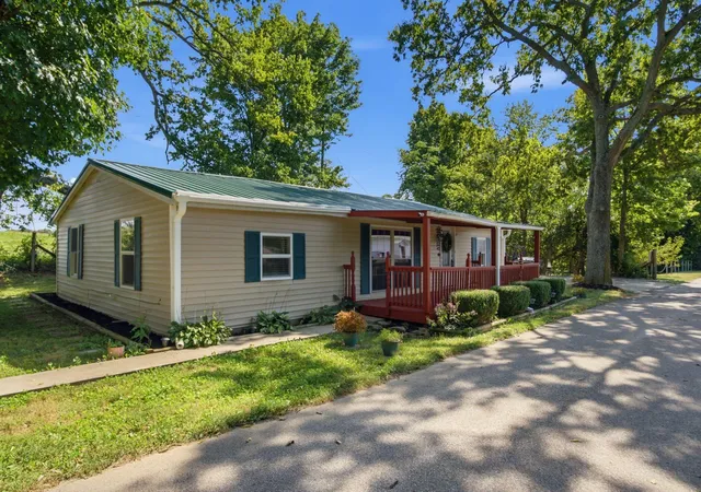 Photo 3 of Sale Pending at 1418 Old Railroad Rd, Nicholasville, KY 40356 | MLS# 26024044 | Listing updated on 2026-09-05