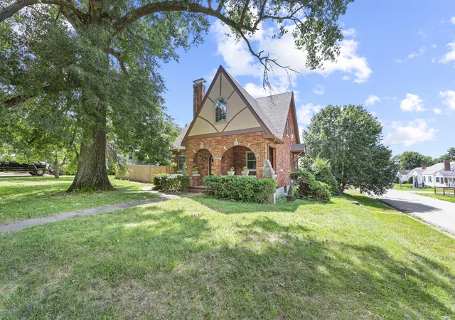 Photo 3 of Single family home for sale at 525 E Pike St, Cynthiana, KY 41031 | MLS# 26024335 | Listing updated on 2026-09-13