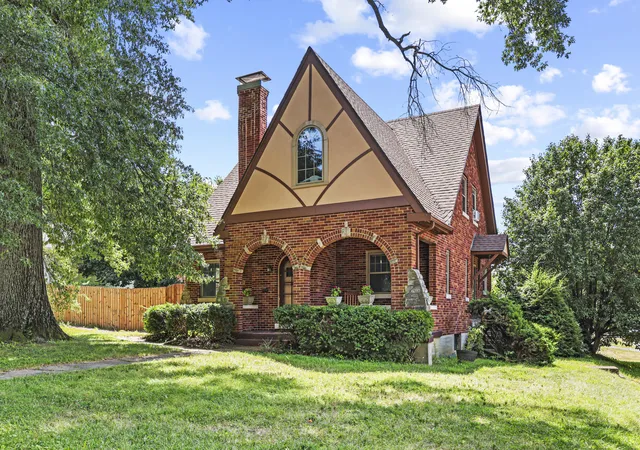 Photo 4 of Single family home for sale at 525 E Pike St, Cynthiana, KY 41031 | MLS# 26024335 | Listing updated on 2026-09-13