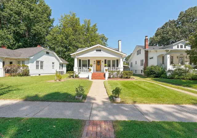 Photo 2 of Single family home for sale at 3225 Jefferson St, Paducah, KY 42001 | MLS# 26024454 | Listing updated on 2026-09-09