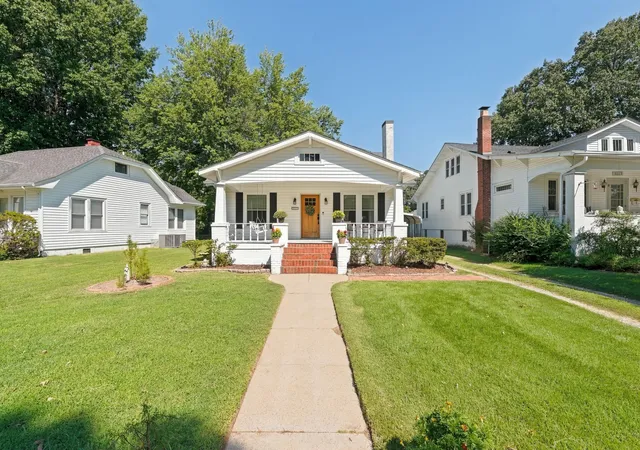 Photo 2 of Single family home for sale at 3225 Jefferson St, Paducah, KY 42001 | MLS# 26024454 | Listing updated on 2026-09-09