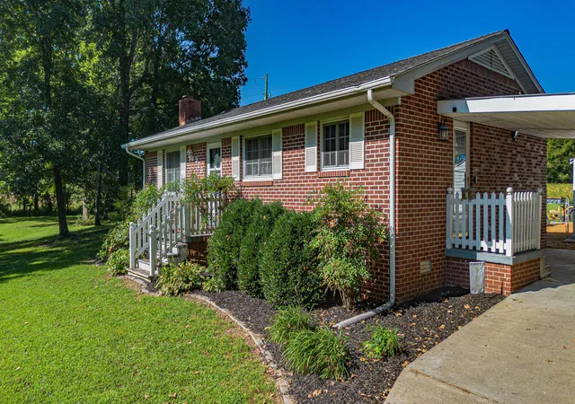 Photo 3 of Sale Pending at 226 Oak Grv Church Rd, Benton, KY 42025 | MLS# 26024067 | Listing updated on 2026-09-04