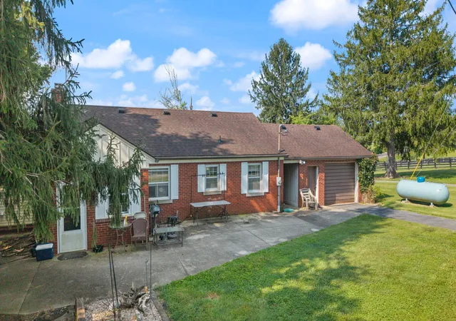 Photo 3 of Single family home for sale at 702 Rogers Rd, Lancaster, KY 40444 | MLS# 26024211 | Listing updated on 2026-09-11
