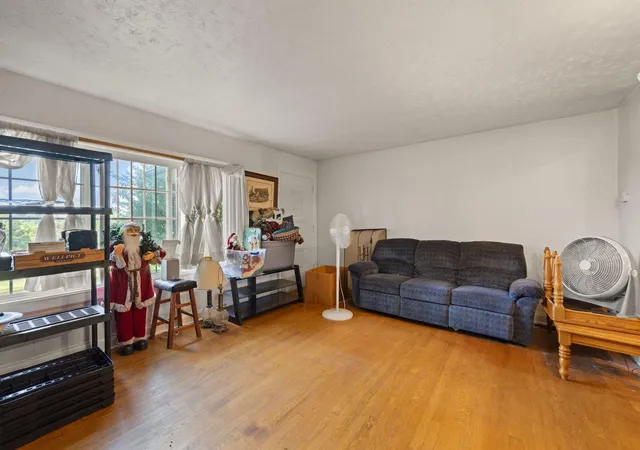 Photo 3 of Single family home for sale at 702 Rogers Rd, Lancaster, KY 40444 | MLS# 26024211 | Listing updated on 2026-09-11