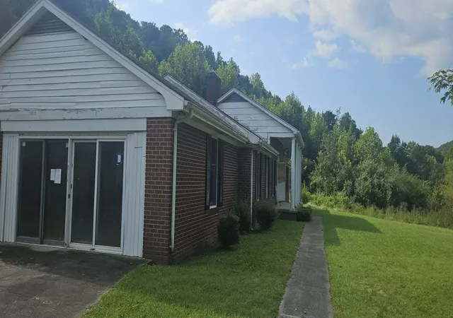 Photo 3 of Single family home for sale at 21267 State Hwy 190, Frakes, KY 40940 | MLS# 26024102 | Listing updated on 2026-09-30