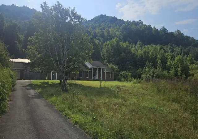 Photo 3 of Single family home for sale at 21267 State Hwy 190, Frakes, KY 40940 | MLS# 26024102 | Listing updated on 2026-10-26