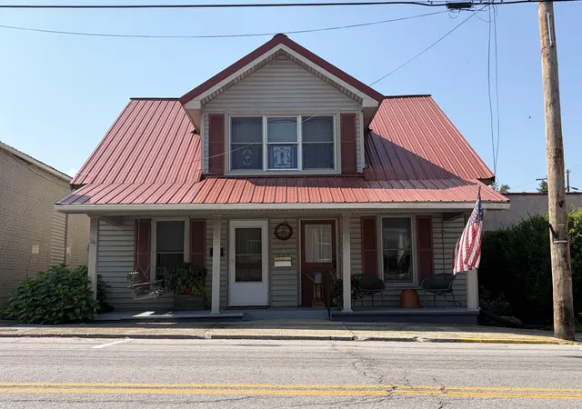 Photo 2 of Single family home for sale at 232 W Main St, Carlisle, KY 40311 | MLS# 26024073 | Listing updated on 2026-09-02