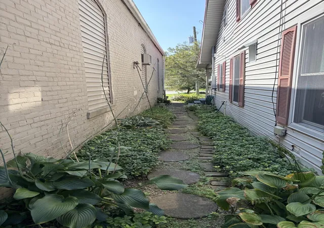 Photo 3 of Single family home for sale at 232 W Main St, Carlisle, KY 40311 | MLS# 26024073 | Listing updated on 2026-09-02