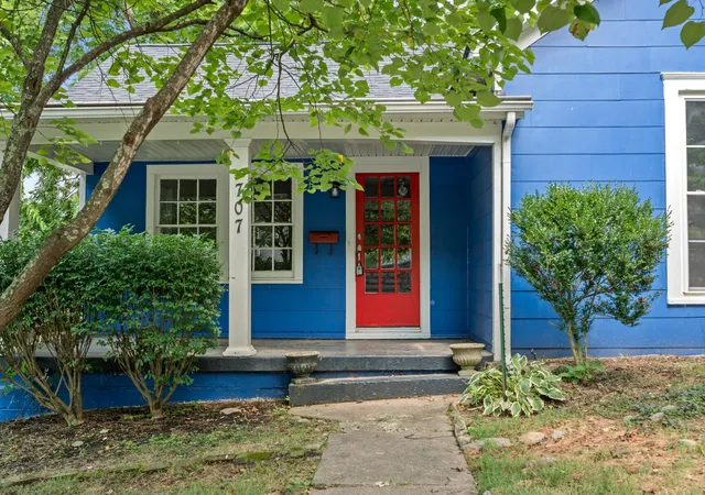 Photo 1 of Single family home for sale at 707 Woodland Ave, Frankfort, KY 40601 | MLS# 26024895 | Listing updated on 2026-09-17