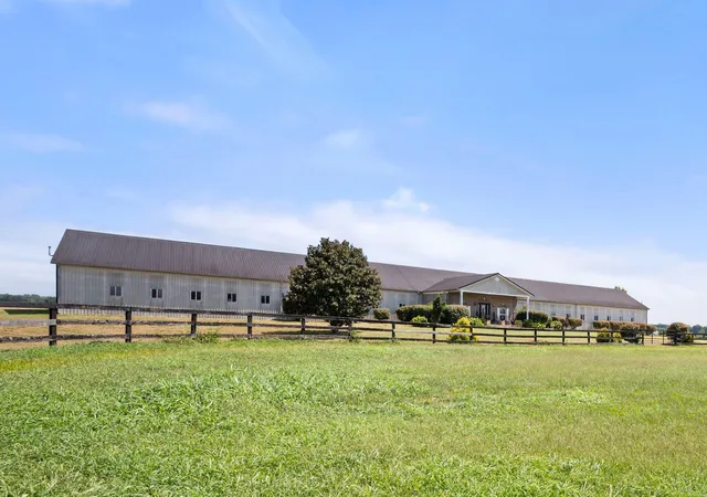 Photo 3 of House for sale at 880 Louisville Farms Rd, Coxs Creek, KY 40013 | MLS# 26024072 | Listing updated on 2026-10-13