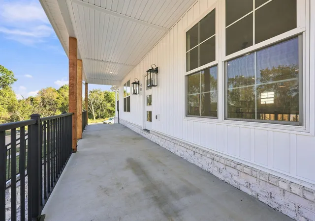 Photo 4 of Single family home for sale at 401 Krauss Dr, Nicholasville, KY 40356 | MLS# 26024075 | Listing updated on 2026-09-21