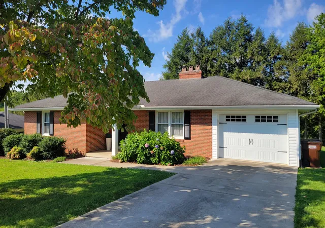 Photo 1 of Single family home for sale at 518 Dare Dr, Mount Sterling, KY 40353 | MLS# 26024108 | Listing updated on 2026-09-23