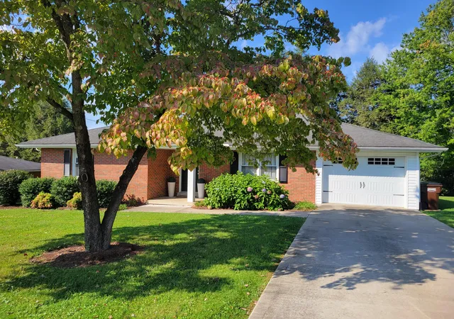 Photo 2 of Single family home for sale at 518 Dare Dr, Mount Sterling, KY 40353 | MLS# 26024108 | Listing updated on 2026-09-23
