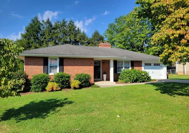 Photo 3 of Single family home for sale at 518 Dare Dr, Mount Sterling, KY 40353 | MLS# 26024108 | Listing updated on 2026-09-23
