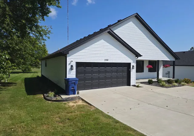 Photo 1 of Single family home for sale at 100 Oak Leaf Ln, Somerset, KY 42503 | MLS# 26024265 | Listing updated on 2026-10-09