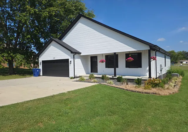 Photo 2 of Single family home for sale at 100 Oak Leaf Ln, Somerset, KY 42503 | MLS# 26024265 | Listing updated on 2026-10-09