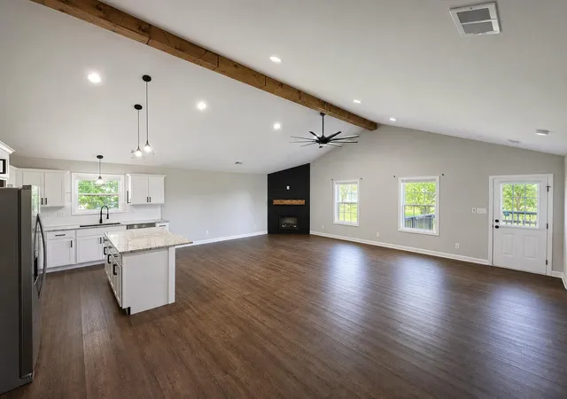 Photo 4 of Single family home for sale at 100 Oak Leaf Ln, Somerset, KY 42503 | MLS# 26024265 | Listing updated on 2026-10-09