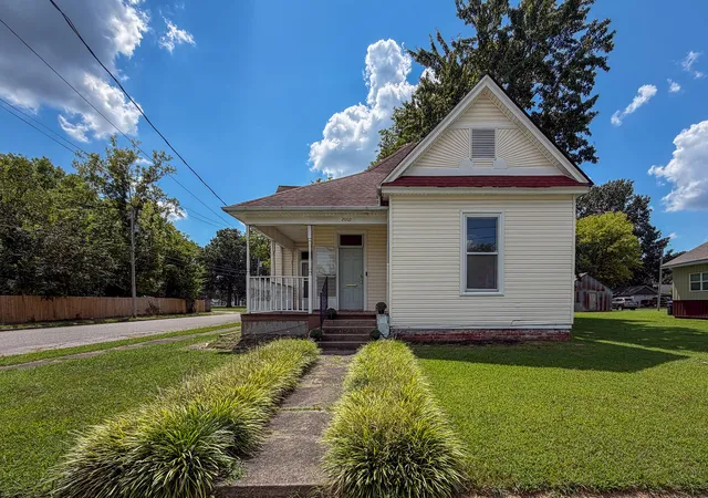 Photo 1 of Single family home for sale at 2002 Guthrie Ave, Paducah, KY 42003 | MLS# 26024277 | Listing updated on 2026-09-08