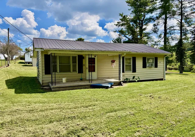 Photo 2 of Single family home for sale at 318 E Frog Holw Rd, Science Hill, KY 42553 | MLS# 26024199 | Listing updated on 2026-09-03